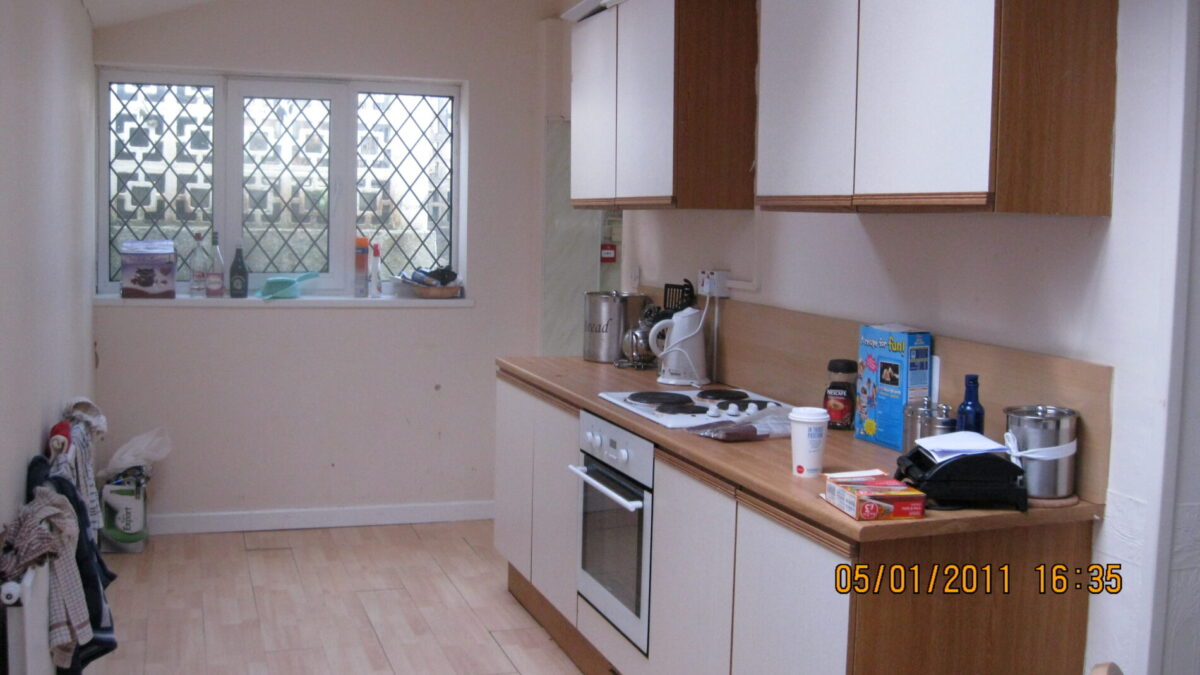 8 BED - 4 Bryn Road, Brynmill, Swansea, SA2 0AR