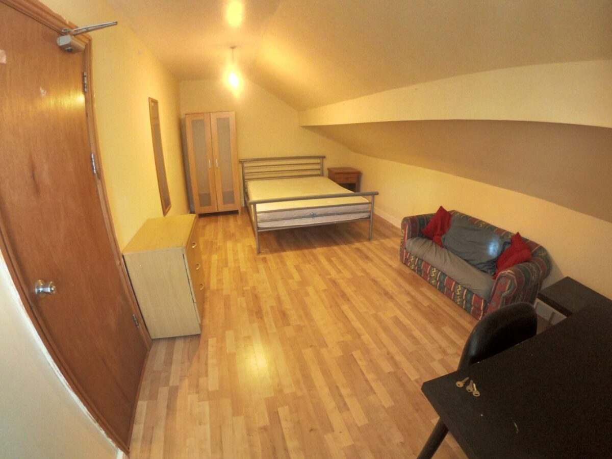 6 BED - 19 King Edward Road, Brynmill, Swansea, SA1 4LL
