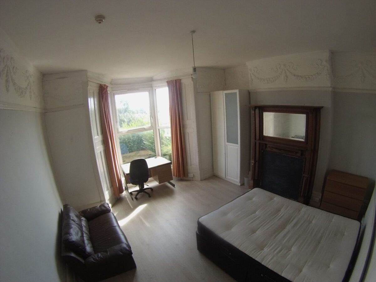 8 BED - 84 Bryn Road, Brynmill, Swansea, SA2 0AS