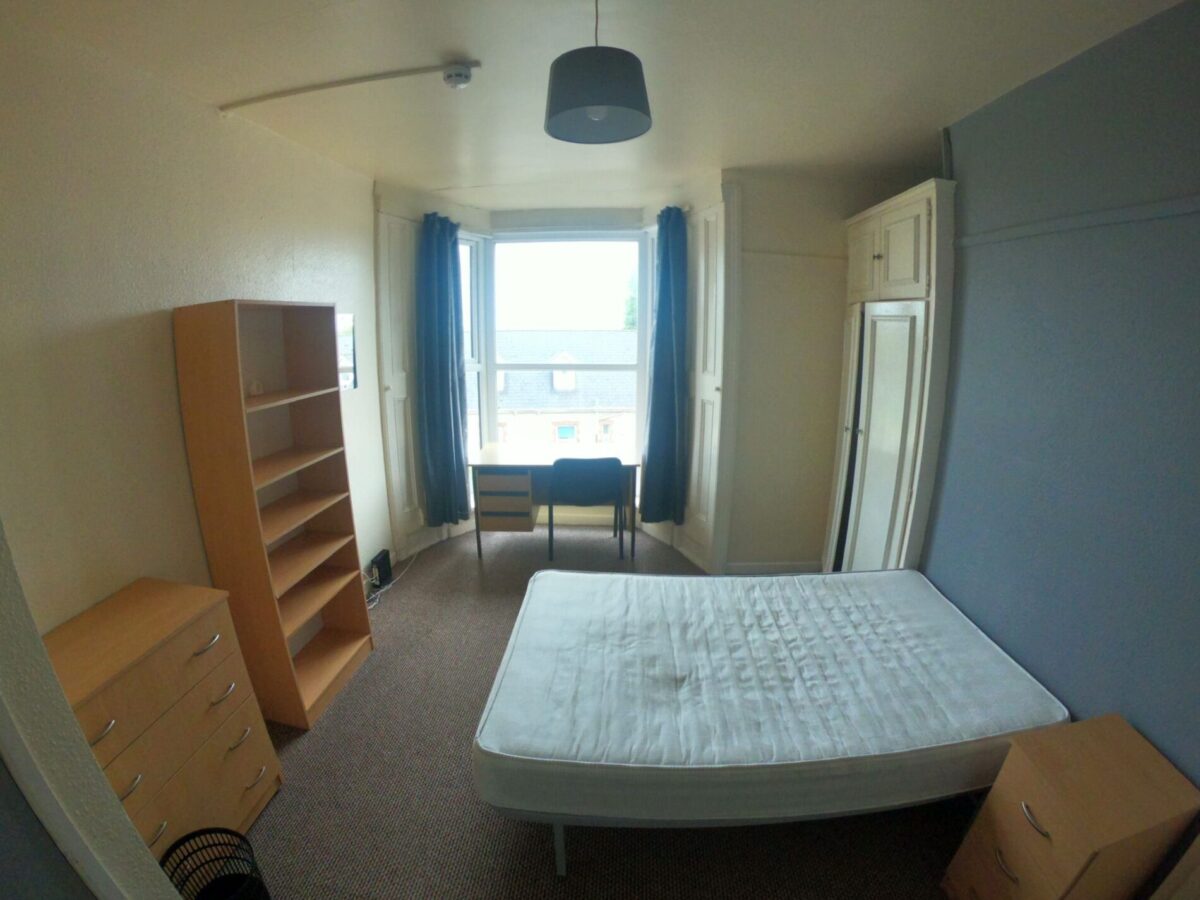 3 Bed Flat - Bryn Road, Brynmill, Swansea, SA2 0AS