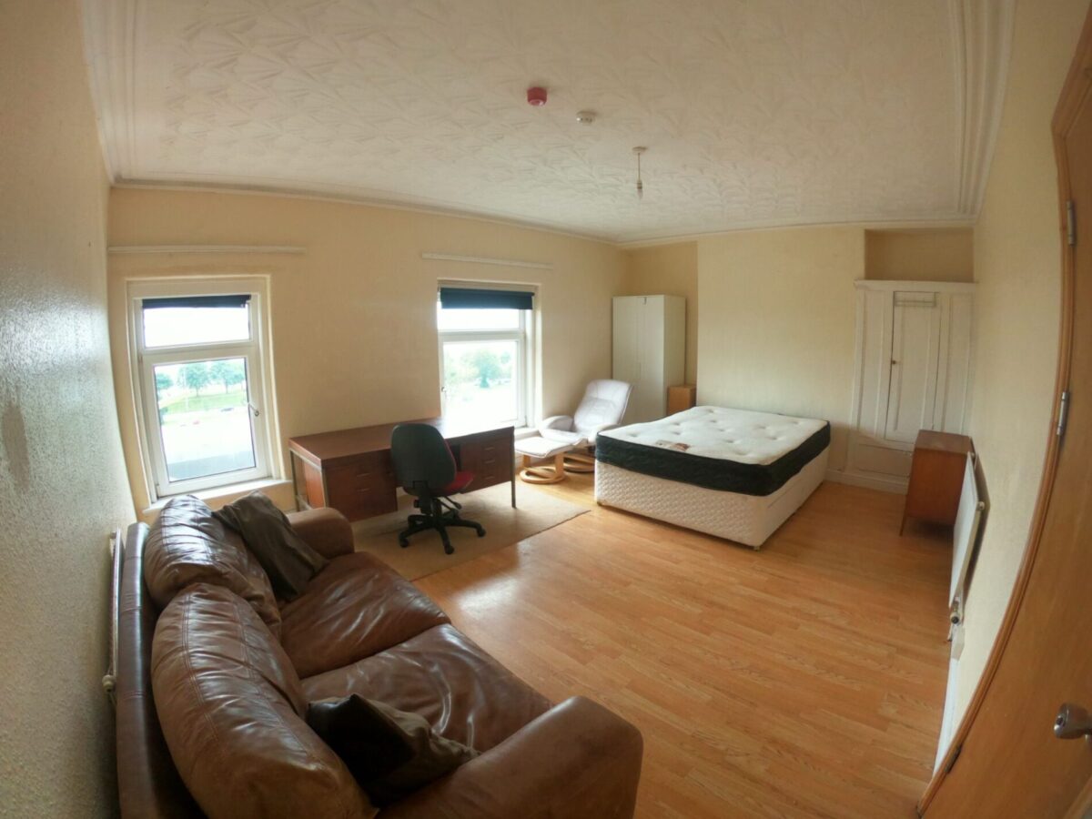 2 BED - 92 Bryn Road, Brynmill, Swansea, SA2 0AS