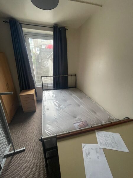 3 Bed Flat - Bryn Road, Brynmill, Swansea, SA2 0AS