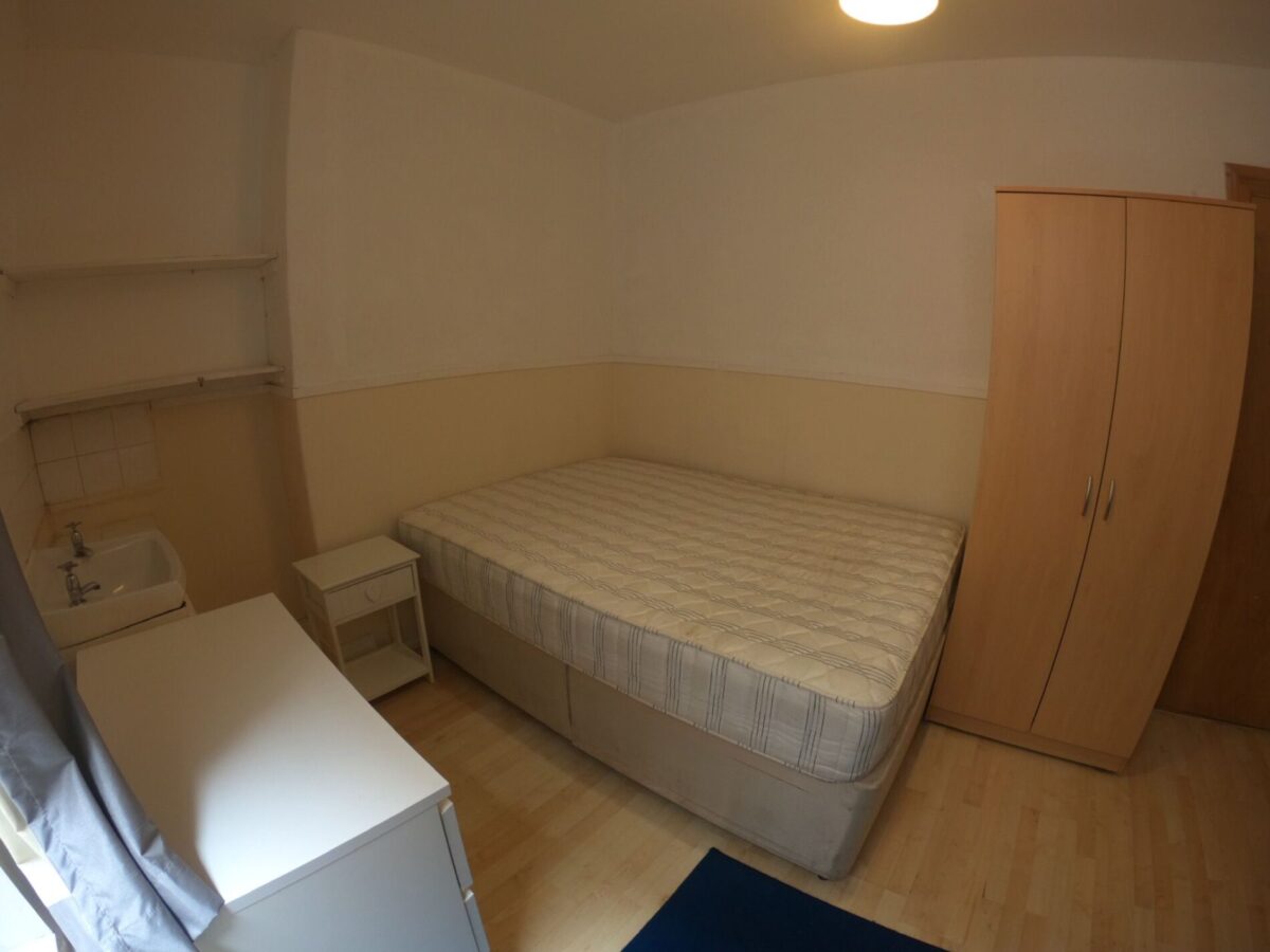 5 Bed - 92 Bryn Road, Brynmill, Swansea, SA2 0AS