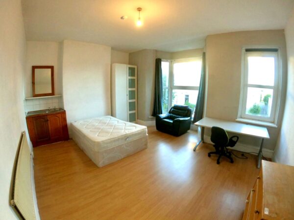 6 Bed -10 Eaton Crescent, Uplands, Swansea, SA1 4QJ