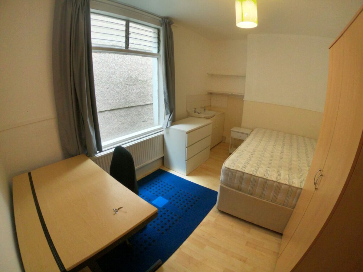 5 Bed - 92 Bryn Road, Brynmill, Swansea, SA2 0AS