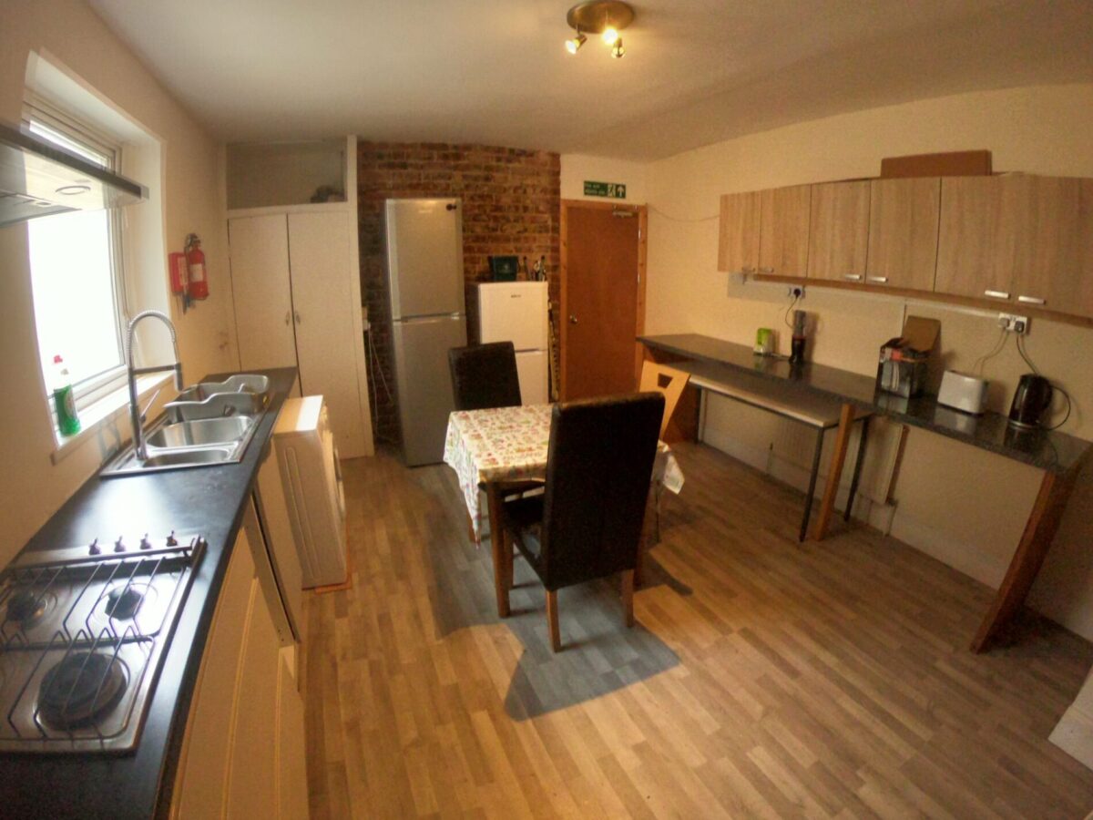 8 BED - 84 Bryn Road, Brynmill, Swansea, SA2 0AS