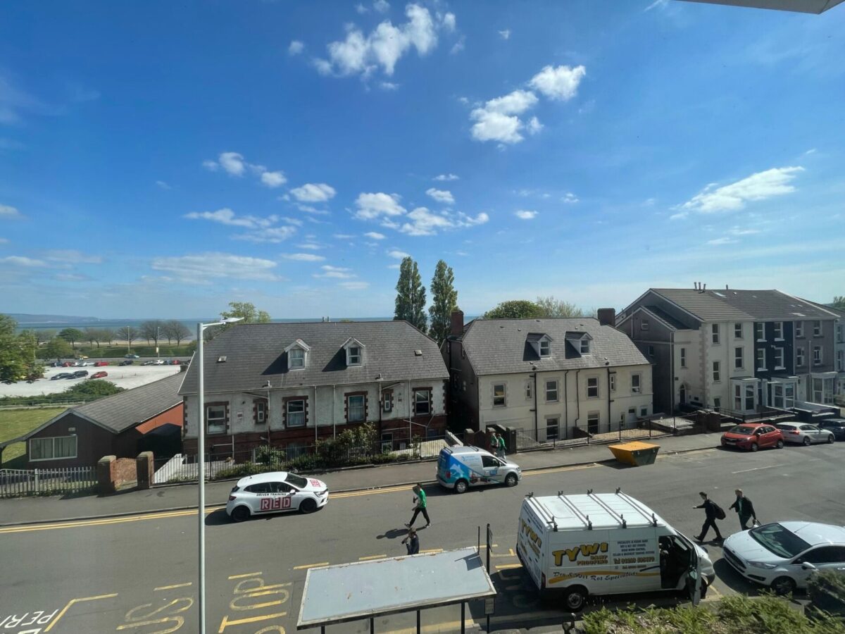3 Bed Flat - Bryn Road, Brynmill, Swansea, SA2 0AS