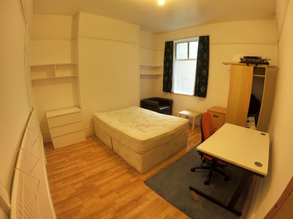 5 Bed - 92 Bryn Road, Brynmill, Swansea, SA2 0AS