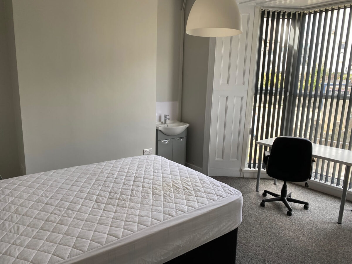 5 BED - 57 King Edward Road, Brynmill, Swansea, SA1 4LU