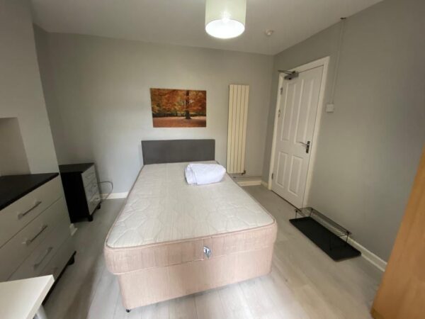 5 BED - 57 King Edward Road, Brynmill, Swansea, SA1 4LU