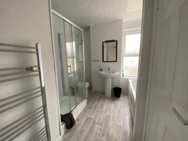 5 BED - 57 King Edward Road, Brynmill, Swansea, SA1 4LU