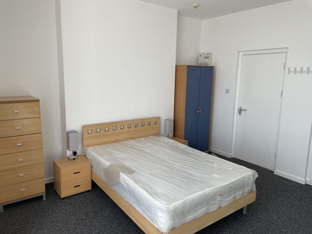 Studio Flat - 10 Brynmill Crescent, Brynmill, Swansea, SA2 0AL