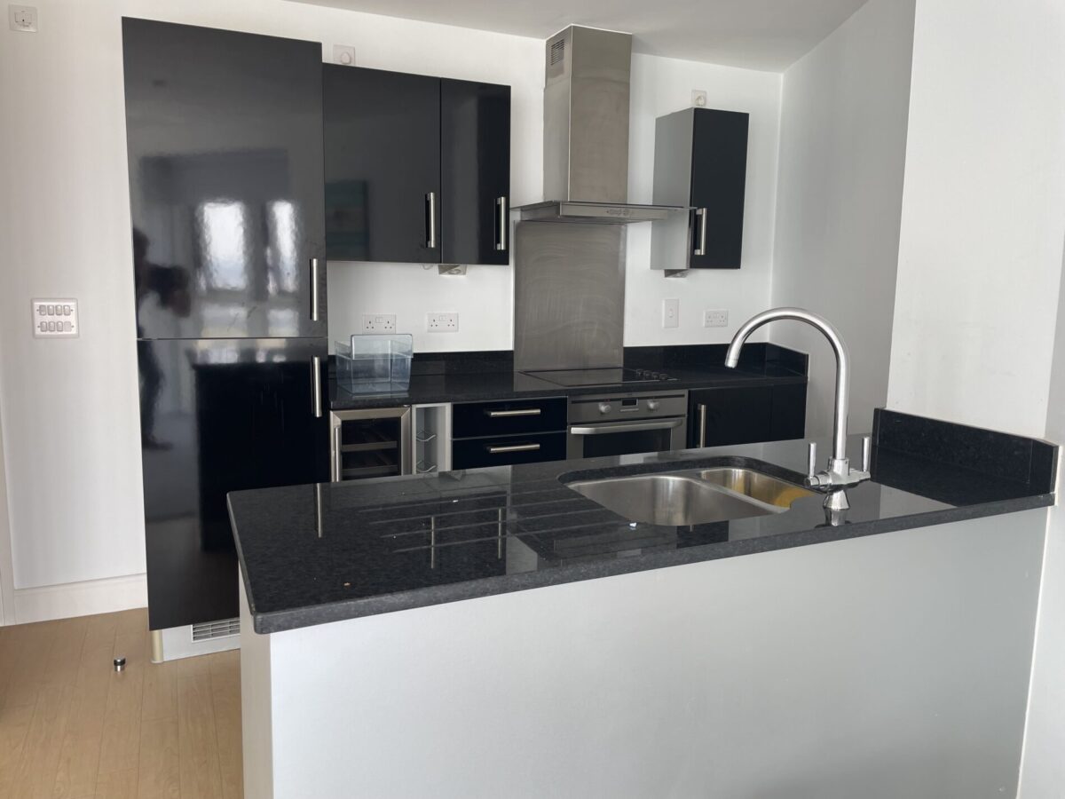 2 BED APARTMENT - 112 Meridian Tower, City Centre, Swansea, SA1 1JW