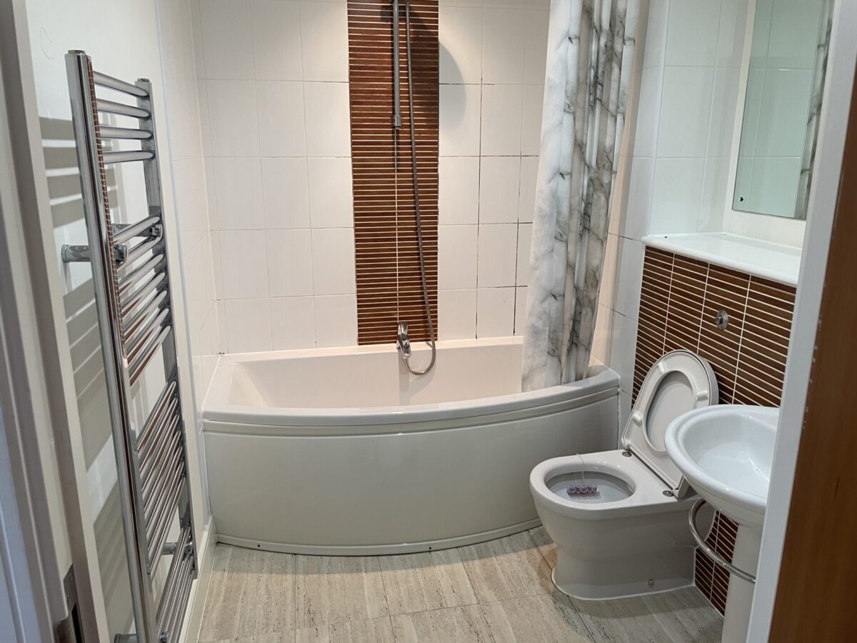 2 BED APARTMENT - 112 Meridian Tower, City Centre, Swansea, SA1 1JW