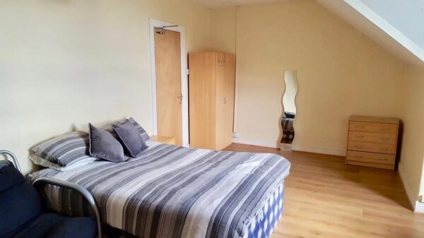 5 BED - 128A Eaton Crescent, Uplands, Swansea, SA1 4QR