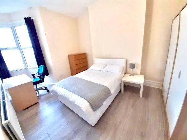 4 BED - 128B Eaton Crescent, Uplands, Swansea, SA1 4QR