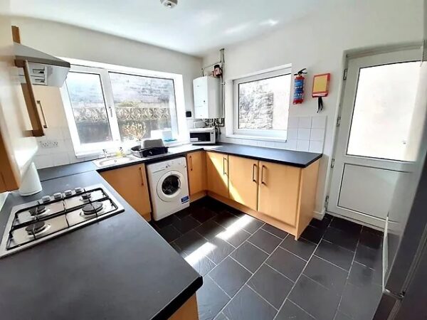 5 BED - 45 Rhyddings Park Road, Brynmill, Swansea, SA2 0AF