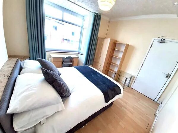 5 BED - 45 Rhyddings Park Road, Brynmill, Swansea, SA2 0AF