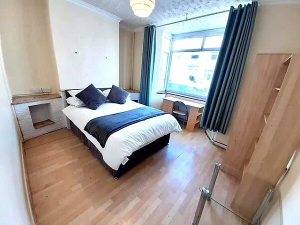 5 BED - 45 Rhyddings Park Road, Brynmill, Swansea, SA2 0AF