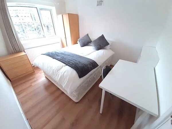 5 BED - 45 Rhyddings Park Road, Brynmill, Swansea, SA2 0AF