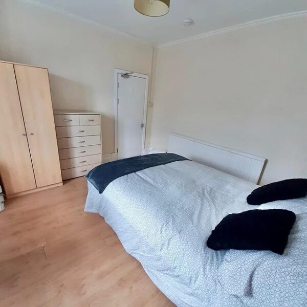 4 BED - 57 Cromwell Street, Mount Pleasant, Swansea, SA1 6EY