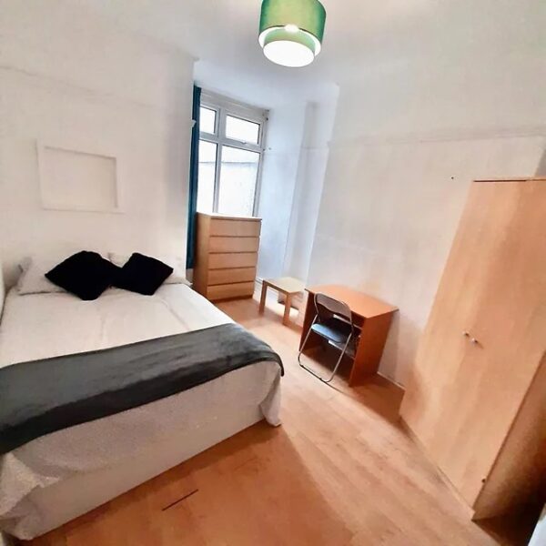 4 BED - 57 Cromwell Street, Mount Pleasant, Swansea, SA1 6EY