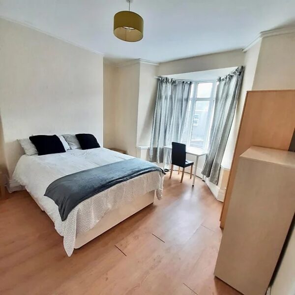 4 BED - 57 Cromwell Street, Mount Pleasant, Swansea, SA1 6EY