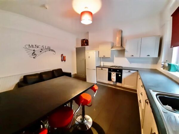 5 BED - 128A Eaton Crescent, Uplands, Swansea, SA1 4QR