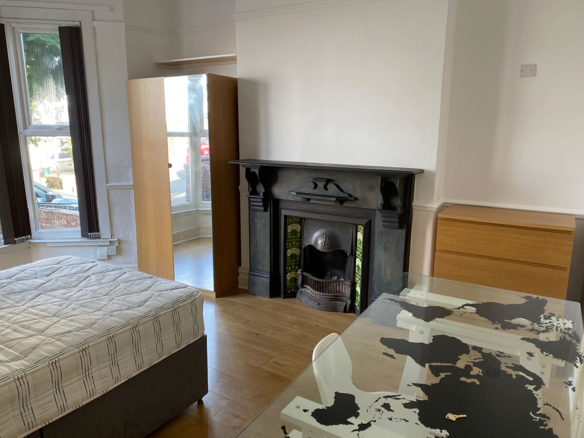16 Pantygwydr Road, Uplands, Swansea, SA2 0JB