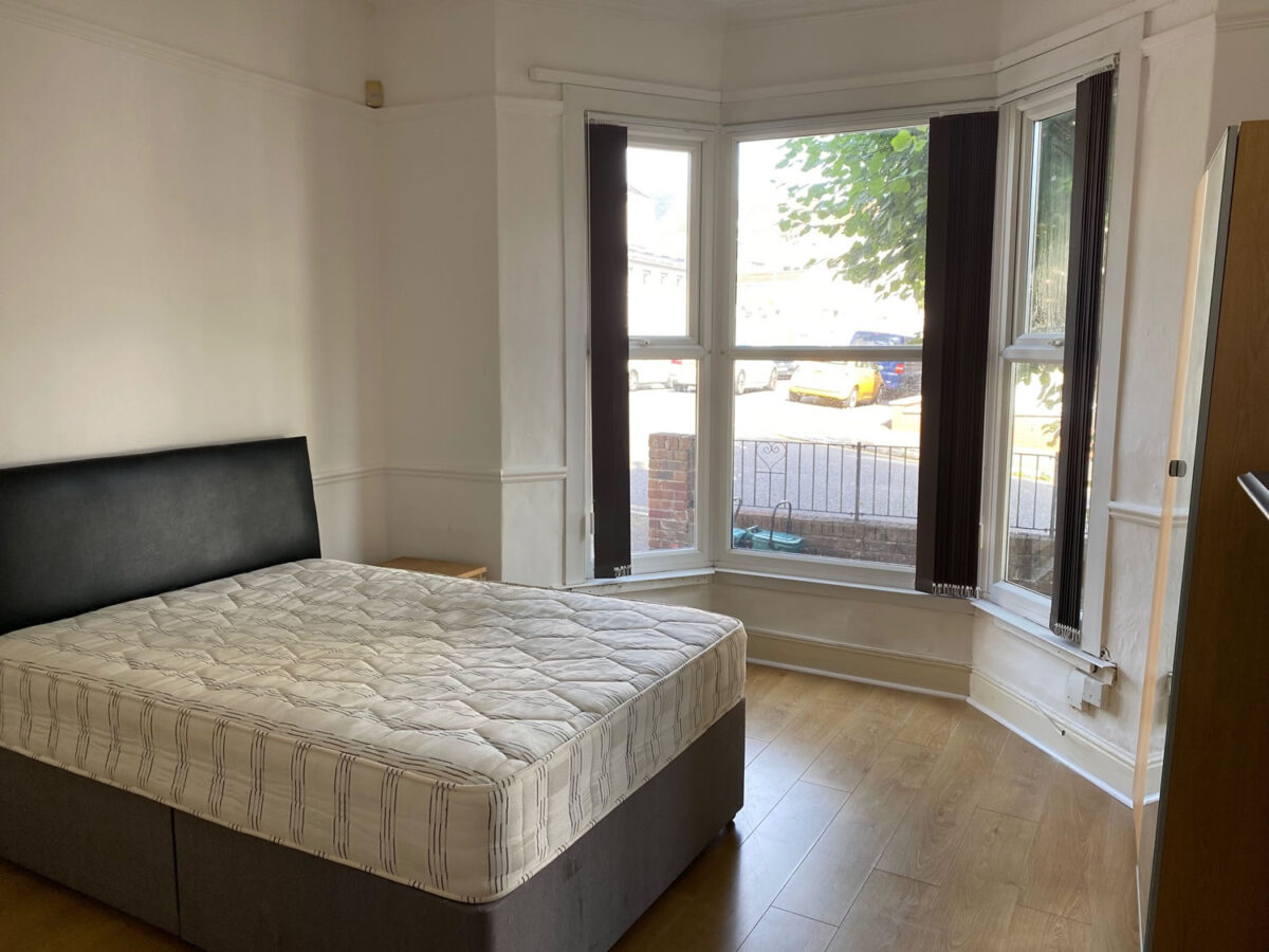 16 Pantygwydr Road, Uplands, Swansea, SA2 0JB