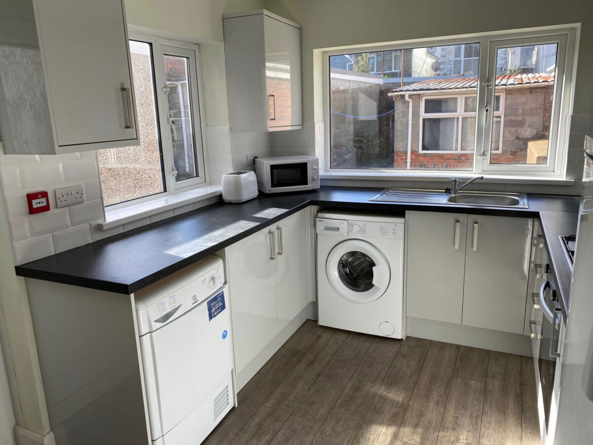 5 BED - 170 St Helens Avenue, Brynmill, Swansea, SA1 4QN