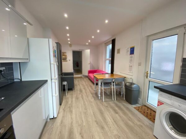 5 BED - 28 Alexandra Terrace, Brynmill, Swansea, SA2 0DU
