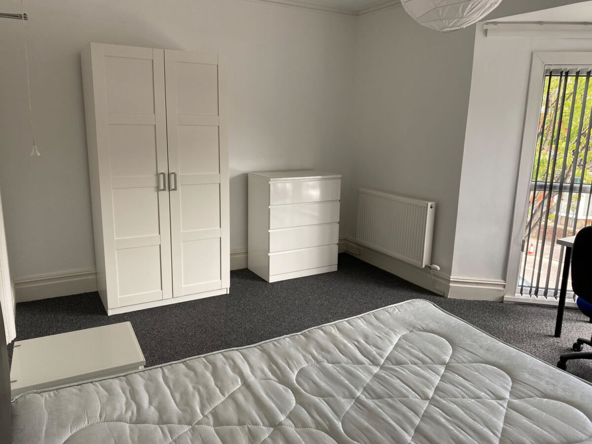 5 BED - 28 Alexandra Terrace, Brynmill, Swansea, SA2 0DU