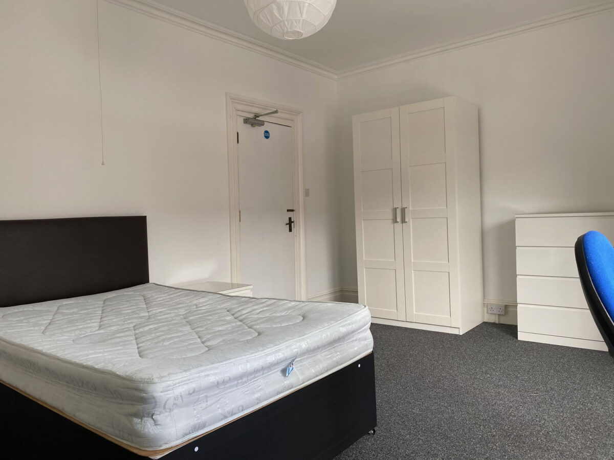 5 BED - 28 Alexandra Terrace, Brynmill, Swansea, SA2 0DU