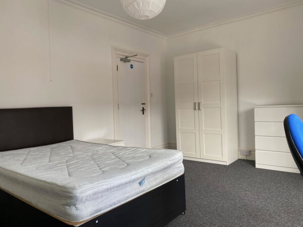 5 BED - 28 Alexandra Terrace, Brynmill, Swansea, SA2 0DU
