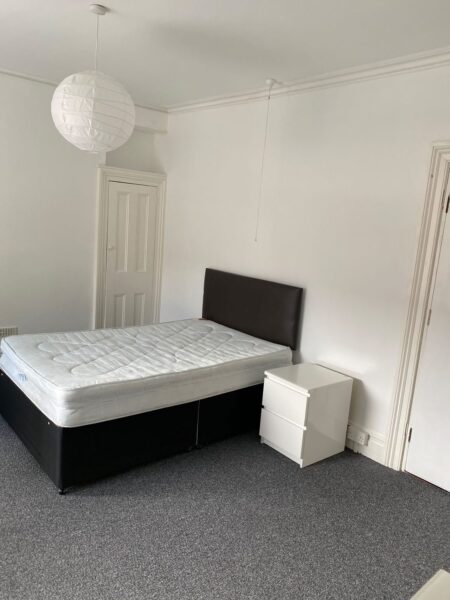 5 BED - 28 Alexandra Terrace, Brynmill, Swansea, SA2 0DU