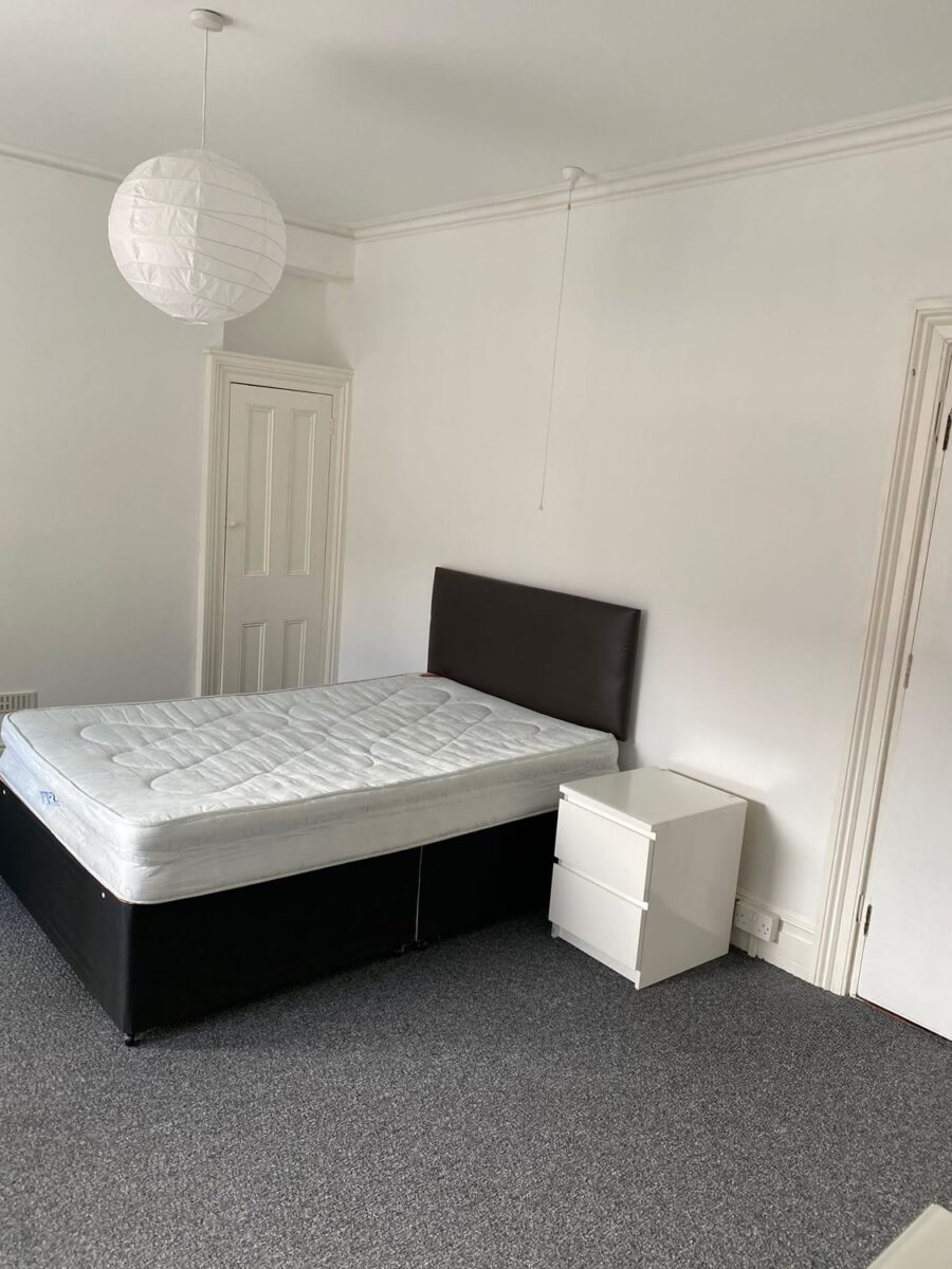 5 BED - 28 Alexandra Terrace, Brynmill, Swansea, SA2 0DU