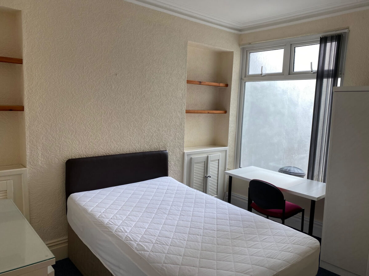 5 BED - 32 Alexandra Terrace, Brynmill, Swansea, SA2 0DU