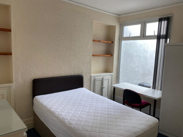 5 BED - 32 Alexandra Terrace, Brynmill, Swansea, SA2 0DU