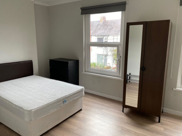 5 BED - 35 Alexandra Terrace, Brynmill, Swansea, SA2 0DU