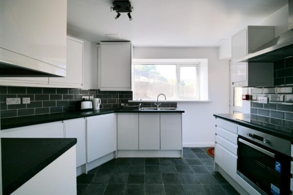 6 BED - 94 St Helens Road, Swansea, SA1 3UW