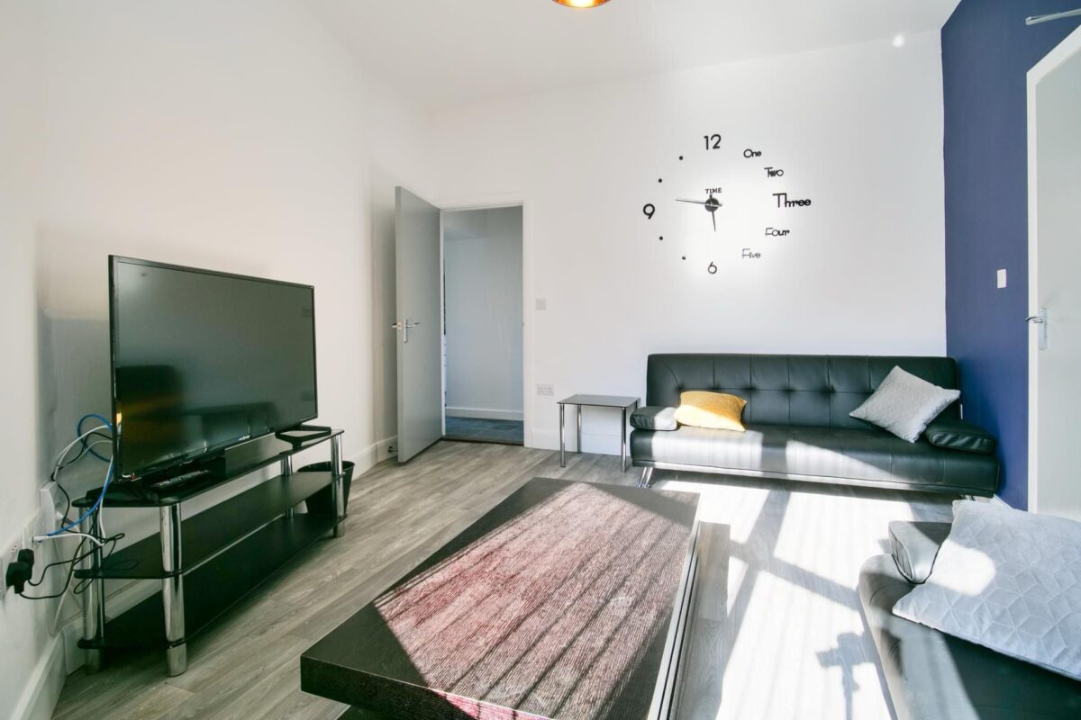 6 BED - 94 St Helens Road, Swansea, SA1 3UW