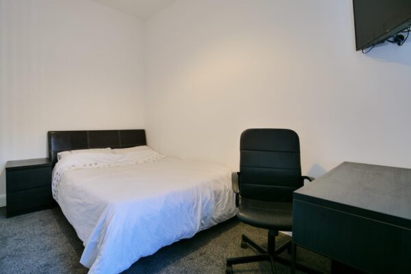 6 BED - 94 St Helens Road, Swansea, SA1 3UW