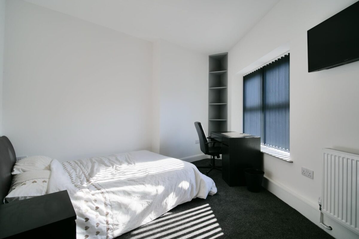 6 BED - 94 St Helens Road, Swansea, SA1 3UW