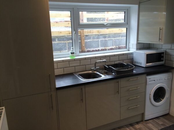4 BED - 29 Rhyddings Park Road, Brynmill, Swansea, SA2 0AQ