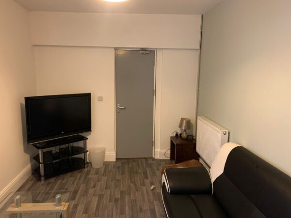 4 BED - 29 Rhyddings Park Road, Brynmill, Swansea, SA2 0AQ