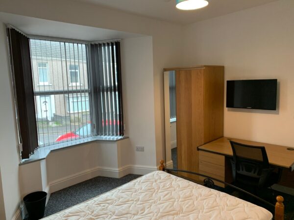 4 BED - 29 Rhyddings Park Road, Brynmill, Swansea, SA2 0AQ