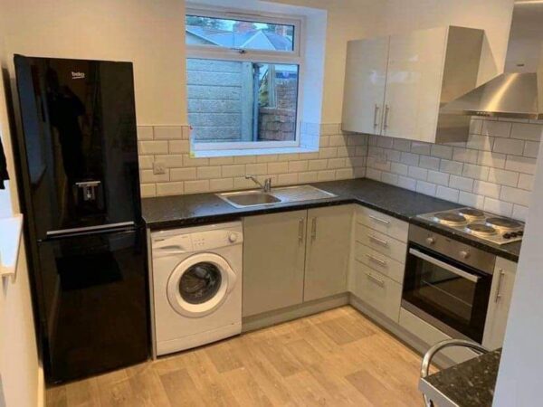 4 BED - 44 Park Place, Brynmill, Swansea, SA2 0DJ