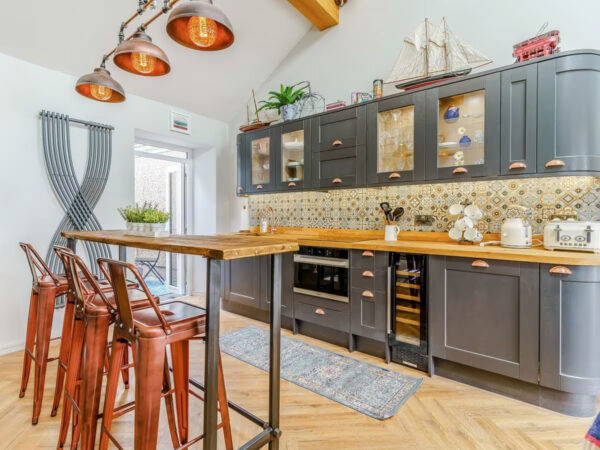 2 BED - 472 Mumbles Road, Mumbles, Swansea, SA3 4DW