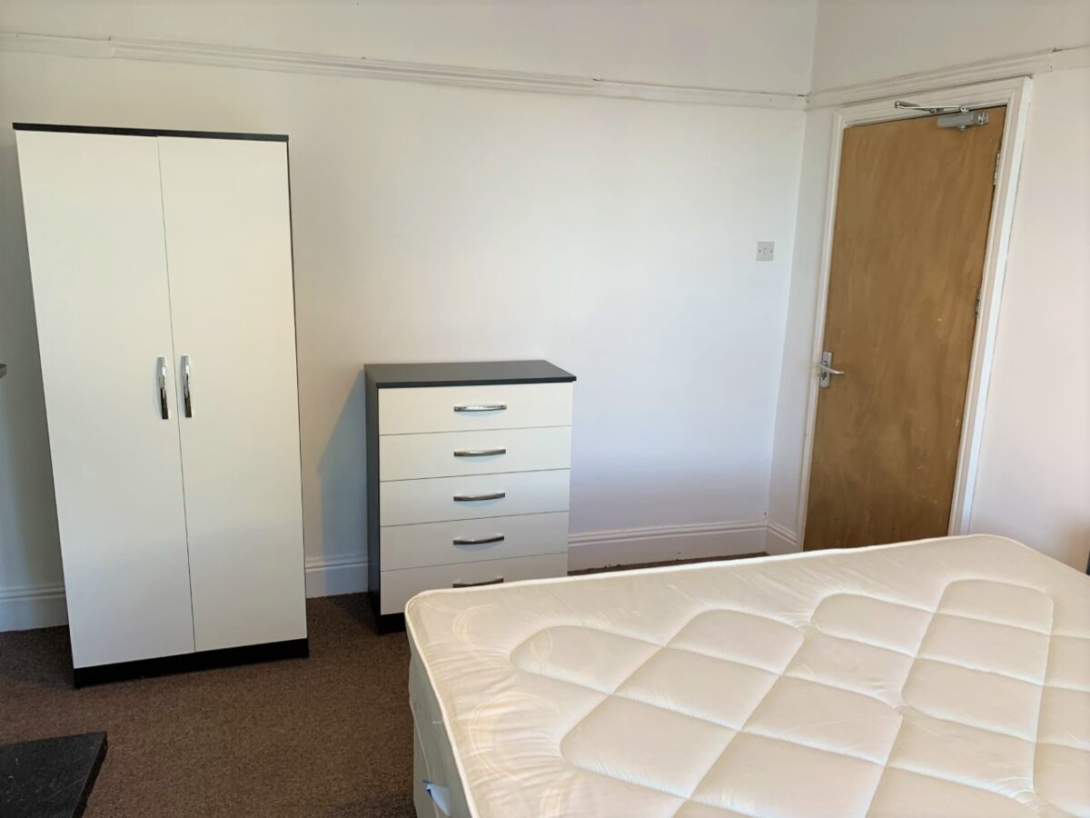 4 BED - 14 Seaview Terrace, Swansea, SA1 6FE